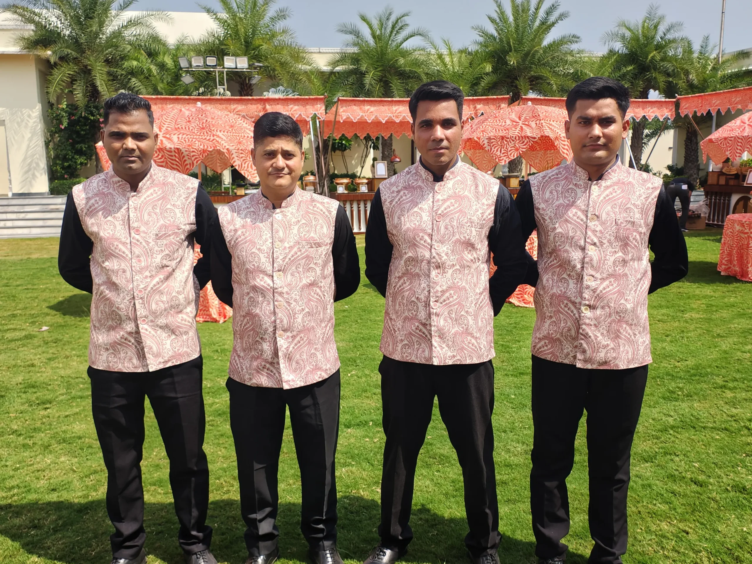 How many waiters do you need for a wedding